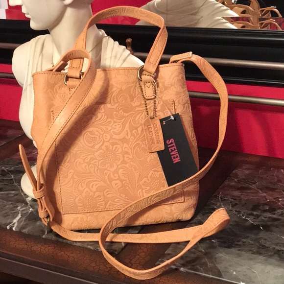 Steve Madden Handbags - NWT Steve Madden Leather Crossbody